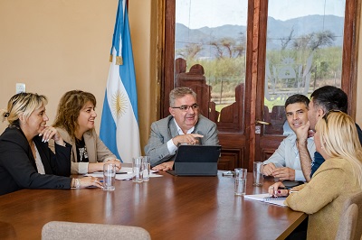 Gobierno y gremios trabajan para eficientizar el sistema educativo provincial
